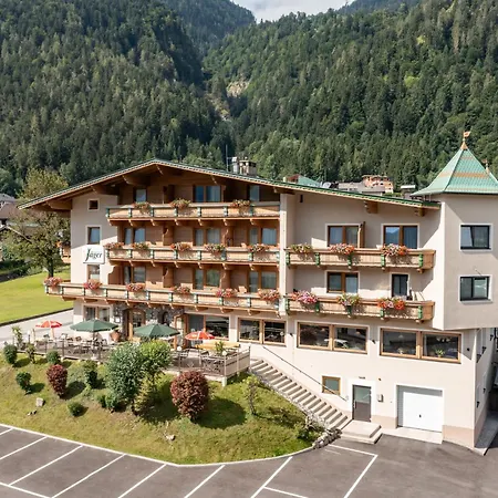 Jaeger Zillertal 3* Schlitters
